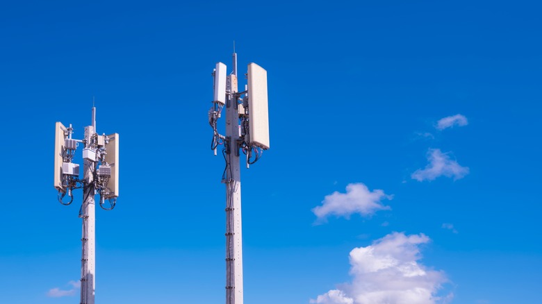 5G and 4G cell towers
