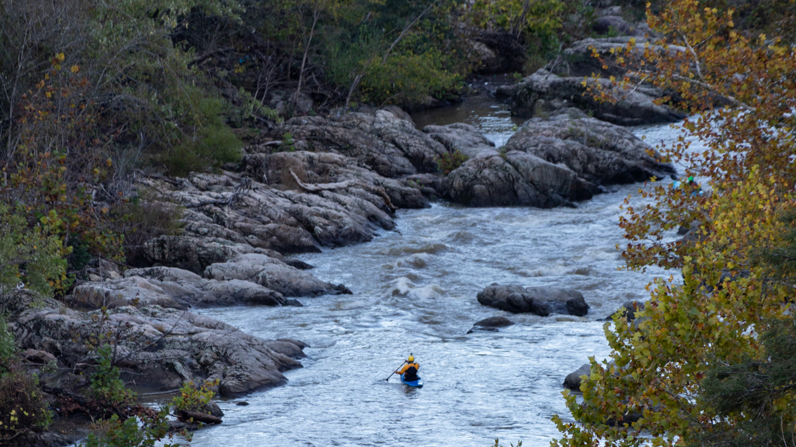 Virginia's 45-Mile River Trail Offers Idyllic Paddling With Blue Ridge Mountain Views

