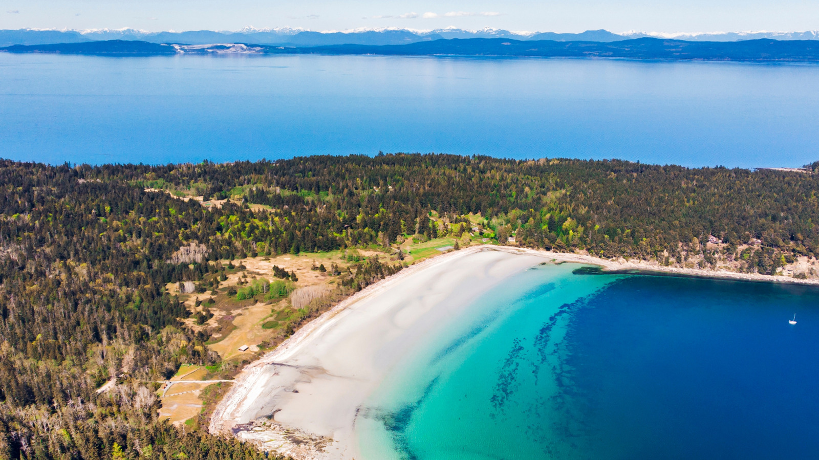 Canada's 'Hawaii Of The North' Is A Stunning Island Full Of Trails, Beaches, And Forests

