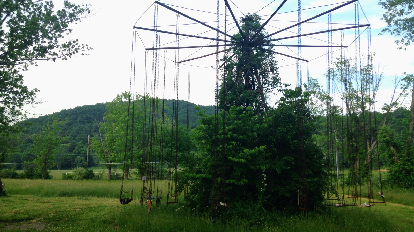 West Virginia's Eerie Abandoned Amusement Park Is One Of The World's Most Haunted Places

