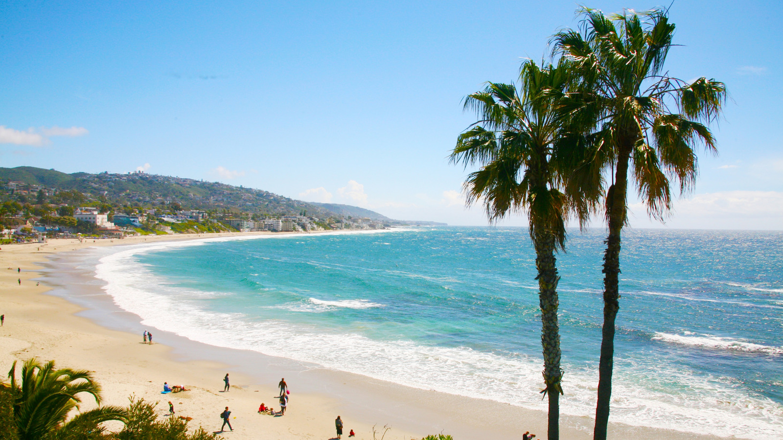 California's Coastal City Will Charge Beachgoers $500 For Breaking This Shade Rule


