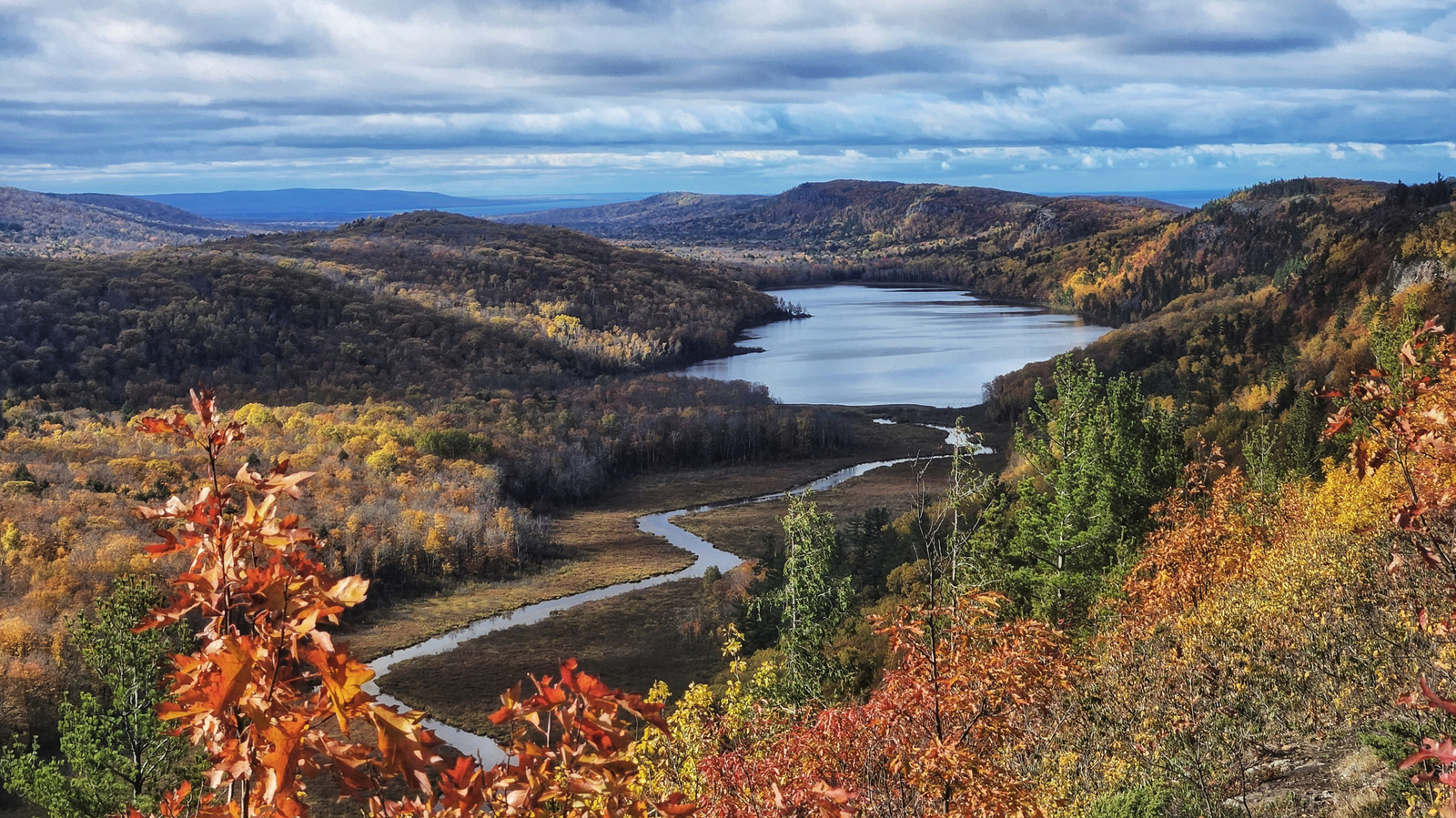 America's Longest Official National Scenic Trail Is A Backcountry Paradise For Hikers

