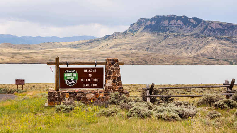a sign indicating Buffalo Bill State Park