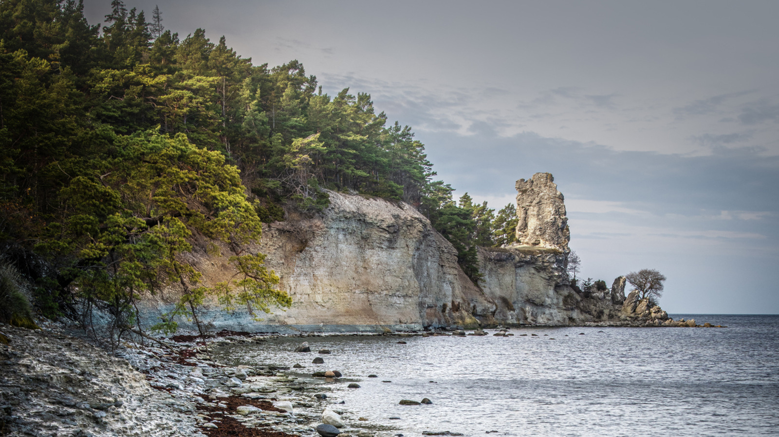 Sweden's 'Limestone Hawaii' Is An Island Getaway With Scenic Beaches And A Huge Castle

