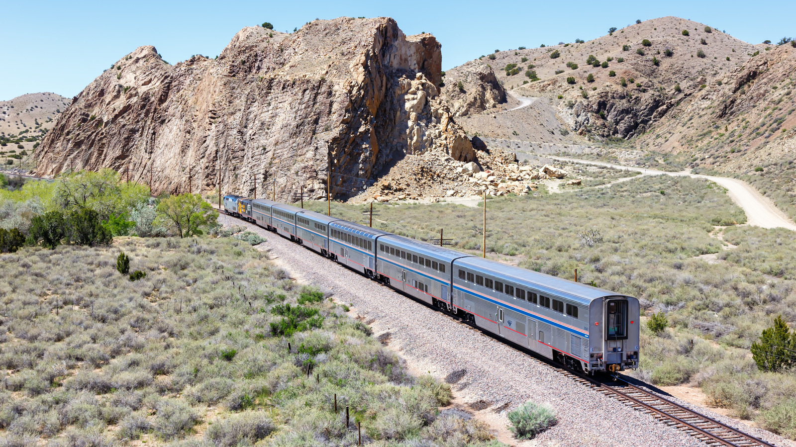 This Underrated, Long-Distance Train Offers A Scenic Journey Across 8 States

