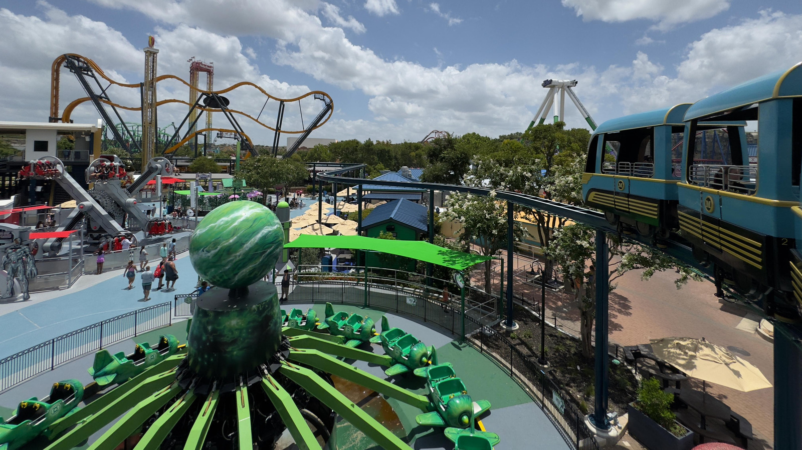 One Of Texas' Largest Amusement Parks Is Full Of Thrilling Rides And Family-Friendly Fun

