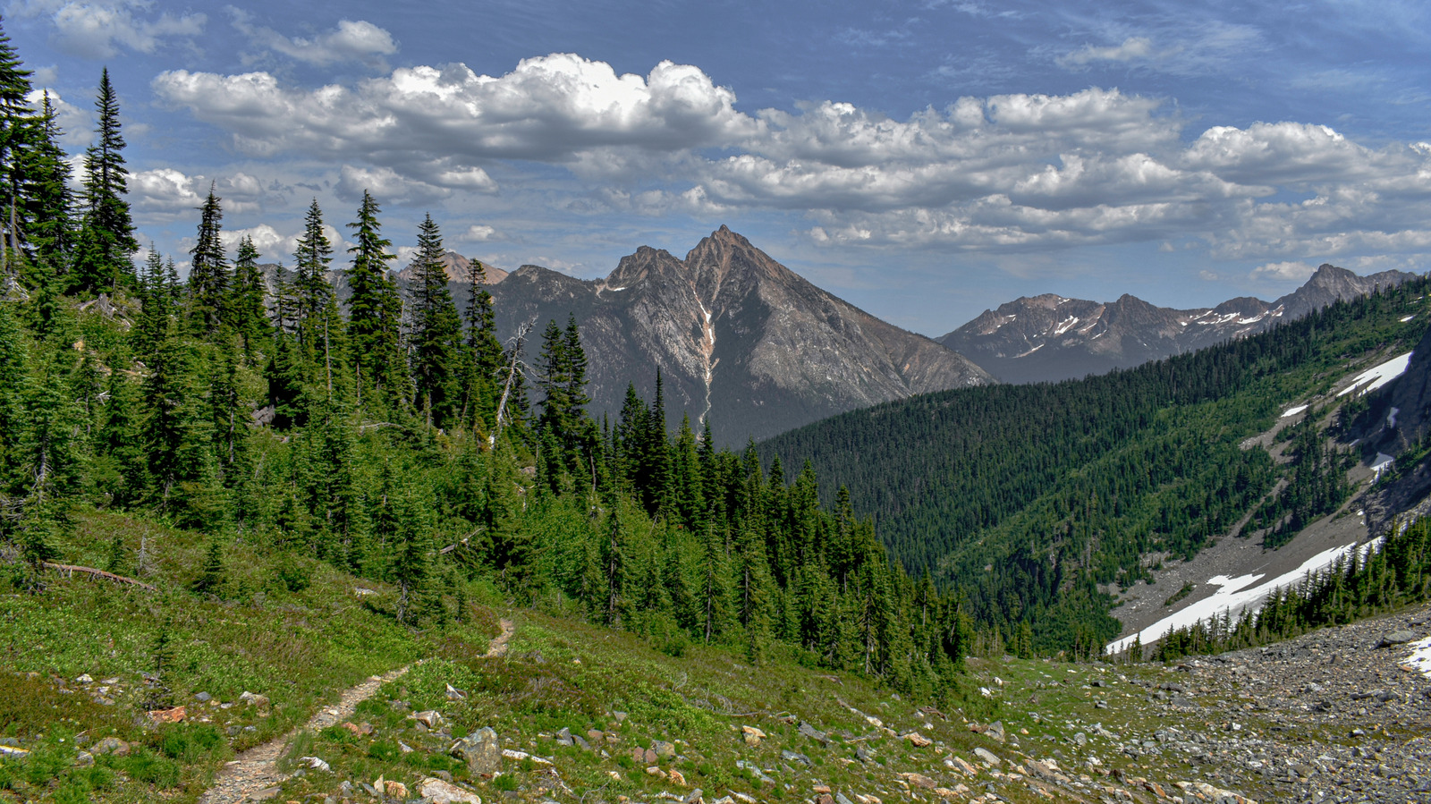 One Of The Longest Hiking Trails In America Is An Epic Adventure With Stunning Views

