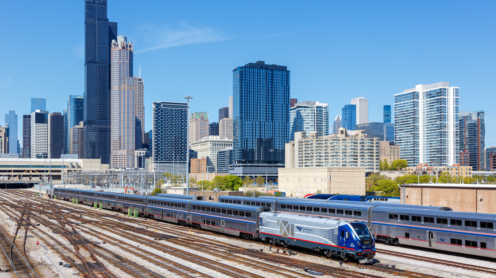 This Scenic Lakeside Train From Chicago To New York Is One Of The Best In North America

