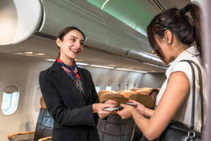 Flugbegleiterinnen und Flugbegleiter können dieses frustrierende Passagierverhalten beim Boarding nicht mehr ertragen