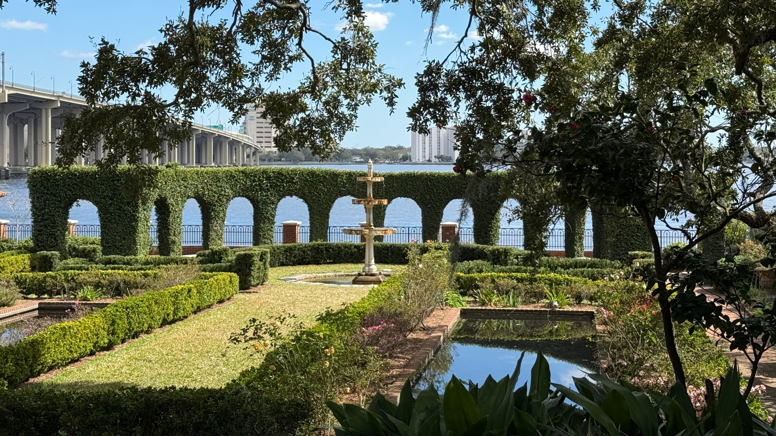 This Upscale Neighborhood Proves There's More To Jacksonville Than Its Boring Reputation

