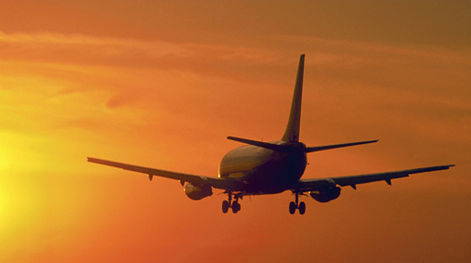 How The '90s Handled Air Travel (And Why We're Kinda Glad It's Not Like That Anymore)

