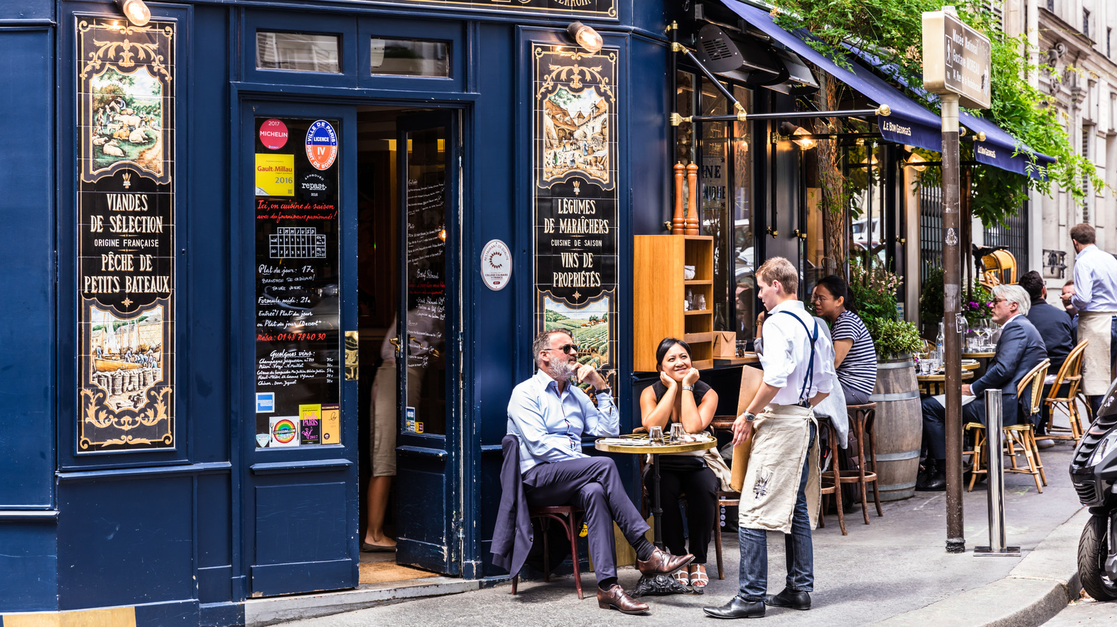 4 French Restaurant Rules American Tourists Break Within The First 10 Minutes

