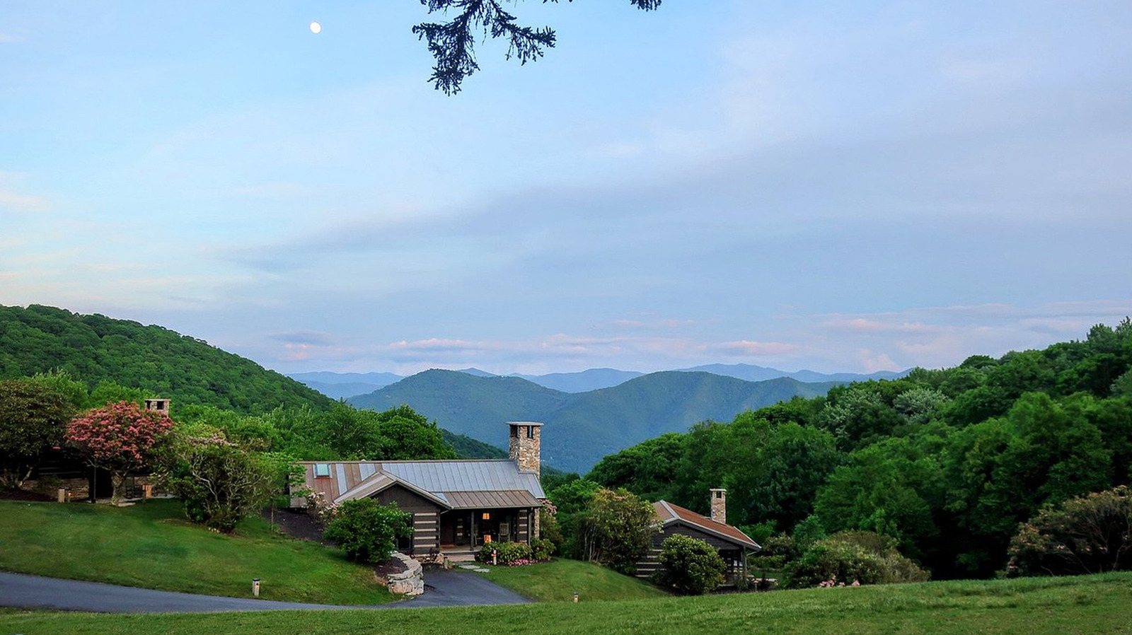 This Ranch Resort Just Outside Of Great Smoky Mountains National Park Is A Scenic Getaway

