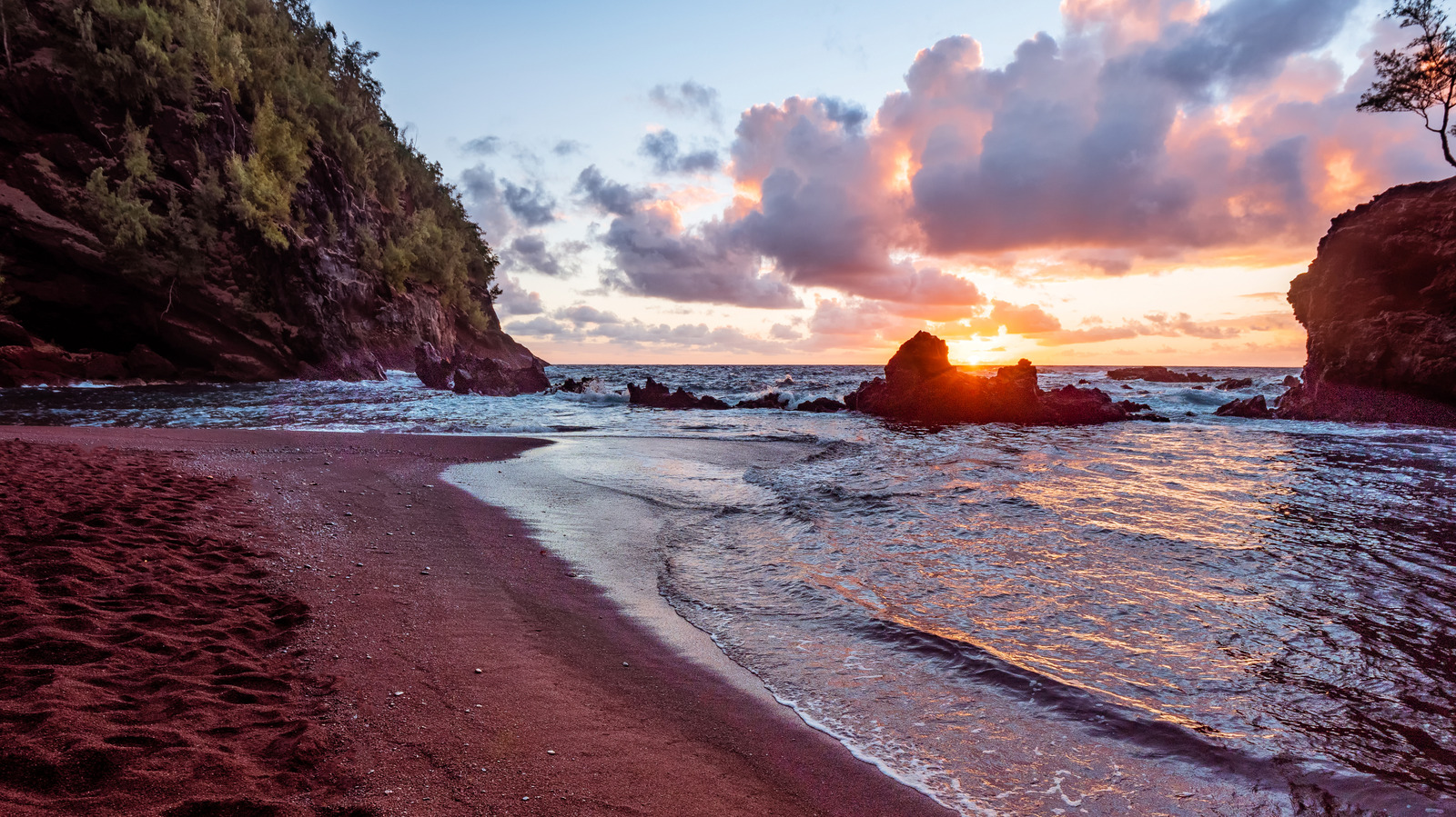 8 Of Hawaii's Most Stunning Secret Beaches You'd Be Thrilled To Find

