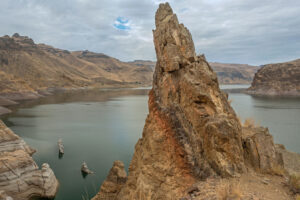 Der größte künstliche See in Oregon – Outdoor-Paradies mit malerischen Bergen und einem State Park