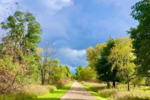 Michigans längster befestigter Rad- und Wanderweg: 92 Meilen durch kleine Städte und Wälder