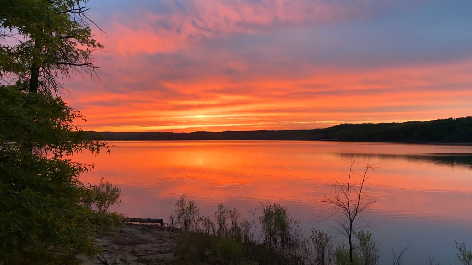 Indiana's Largest Artificial Lake Is An Outdoor Gem For Fishing And Coastal Recreation

