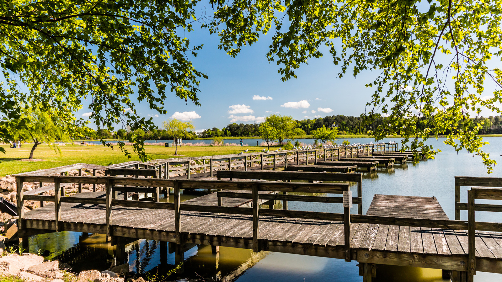 Virginia Beach Turned A 640,000-Ton Landfill Into A 165-Acre Park With Two Lakes

