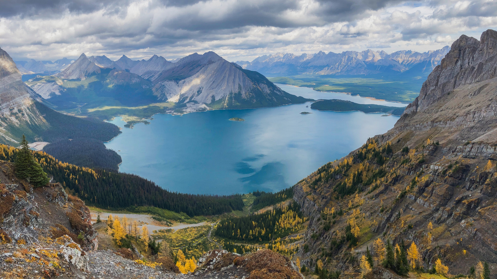 Banff's 'Lesser-Known Sister' Is An Alberta Park With Alpine Lakes And Scenic Hiking Trails

