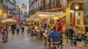 5 Spanish Restaurant Rules American Tourists Break Within The First 10 Minutes


