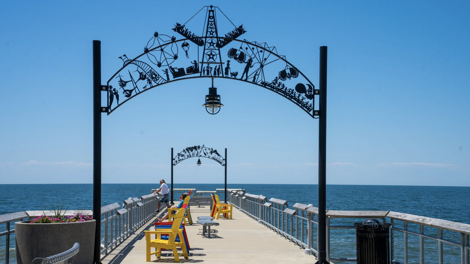 Ohio's Abandoned Amusement Park Is Still Thriving With A Scenic Beach And Lakefront Pier

