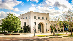 Florida's Charming City With Lakes, Scenic Trails, & Restaurants Is Half An Hour From Orlando

