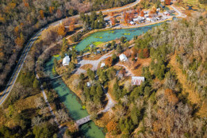 Verlassener Freizeitpark in Arkansas wird wieder zum malerischen Naturpark in den Ozarks