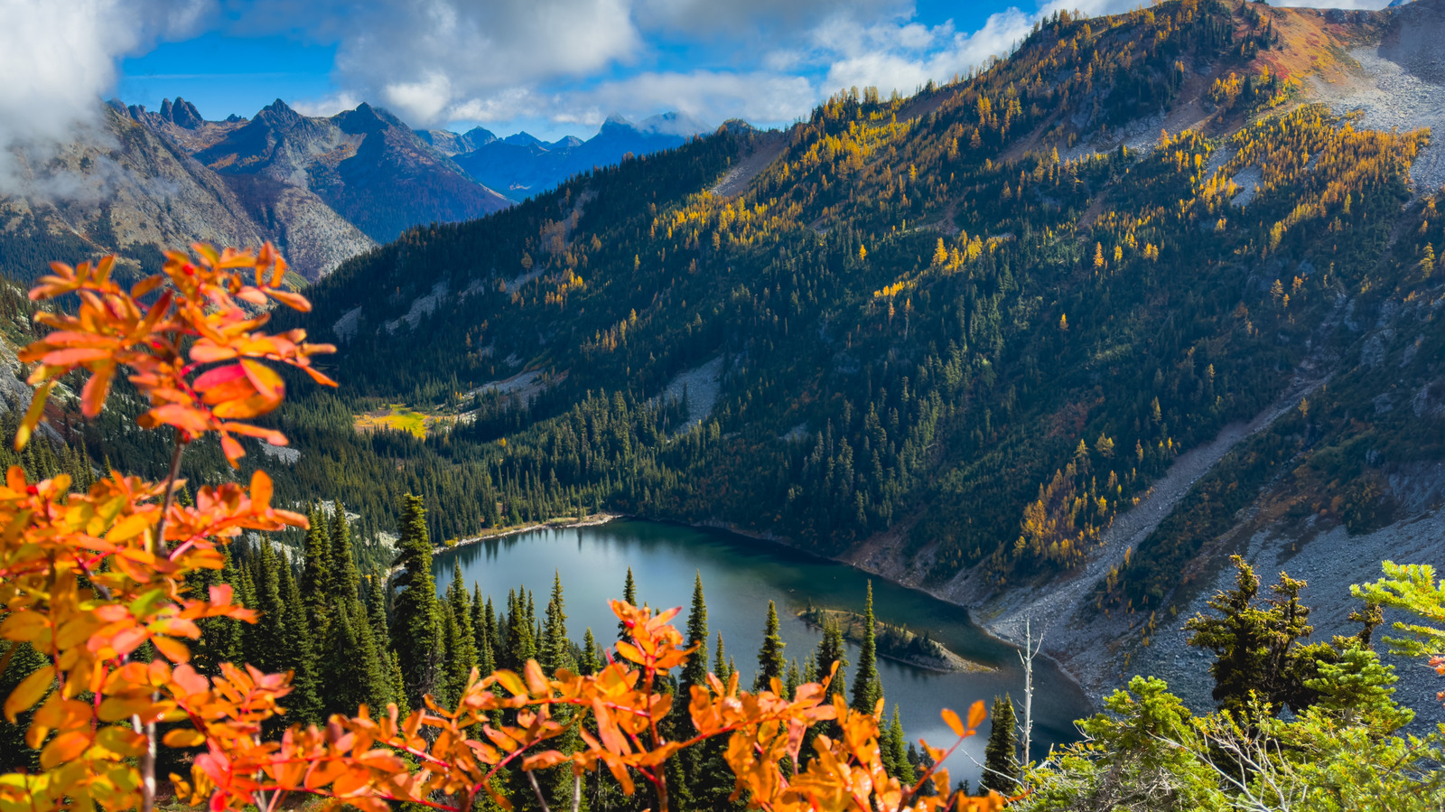 One Of America's Least-Visited National Parks Has Hiking Trails With Beautiful Fall Foliage

